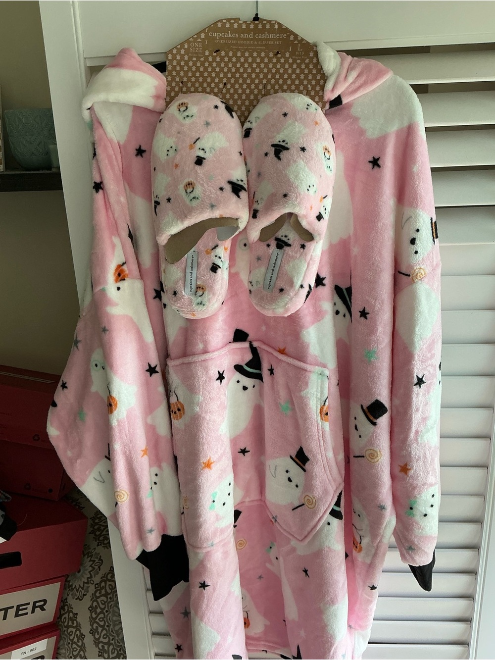 Cashmere and Cupcakes Halloween Themed Fleece Lounger with Matching Slippers